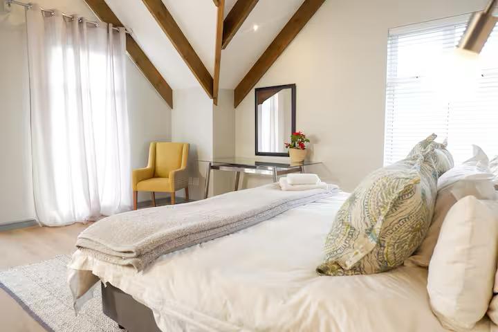 6 Bedroom Property for Sale in Kingswood Golf Estate Western Cape